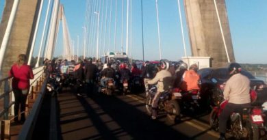 Caminaba por el puente internacional hacia Posadas y fue embestida por una moto Caminaba por el puente internacional hacia Posadas y fue embestida por una moto