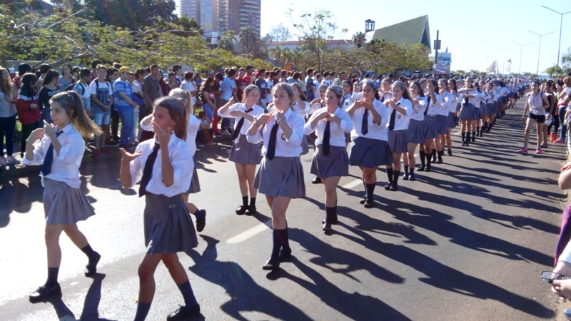 Estudiantina Prohíben El Ingreso Con Objetos Contundentes Termolares