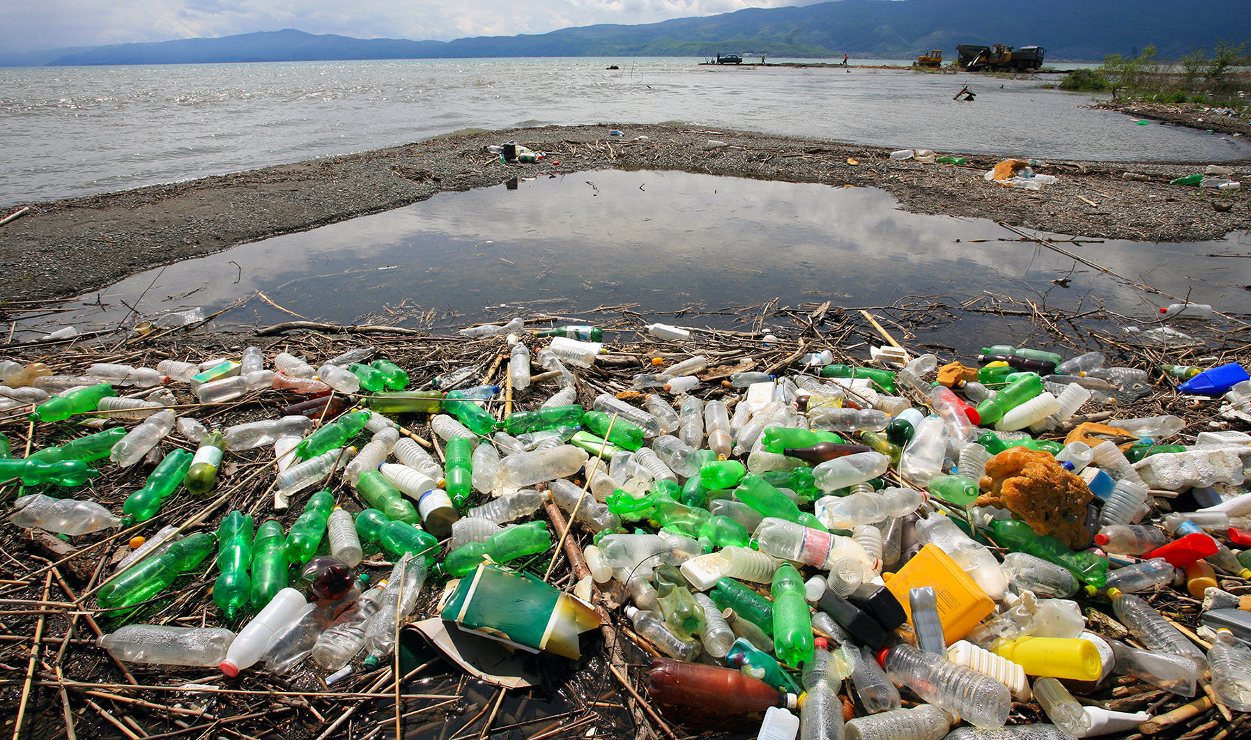 Фактическое загрязнение. Пластиковое загрязнение. Загрязнение пластиком окружающей среды. Загрязнение океана. Пластик экология.