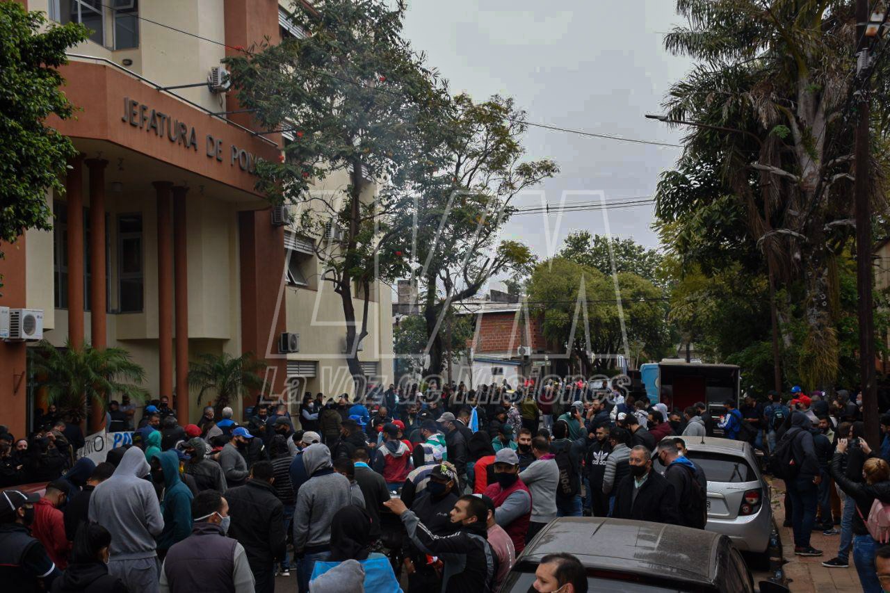 Policías y gobierno se sientan a la mesa el miércoles para discutir salarios