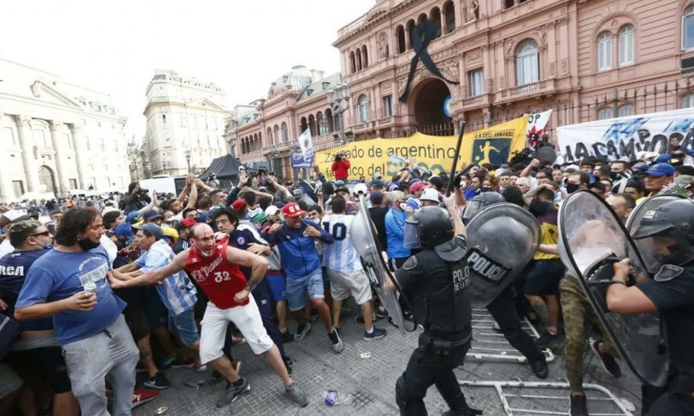 Incidentes y detenidos en el funeral de Diego Maradona