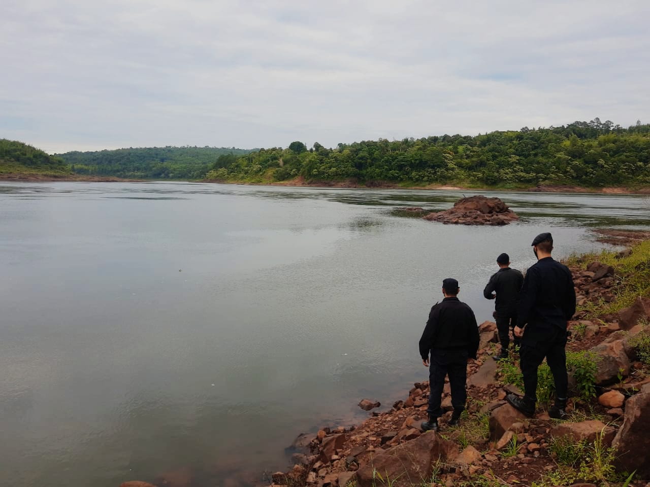 Encontraron ahogados a los tres hermanitos que buscaban en el río Paraná
