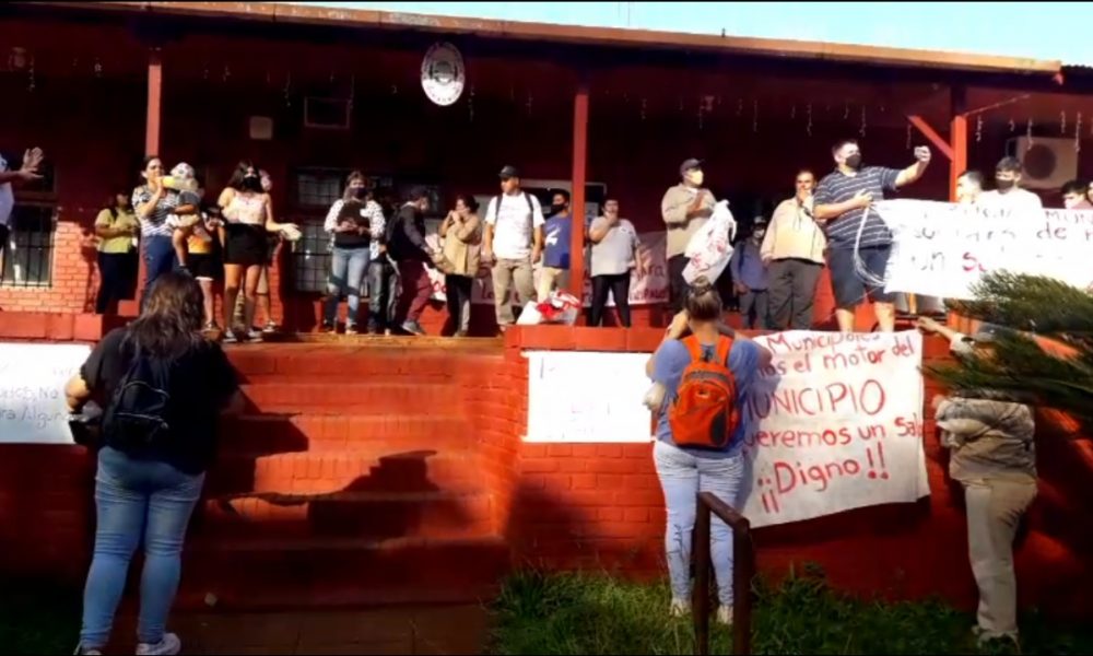 Trabajadores municipales de Colonia Delicia exigen aumento salarial