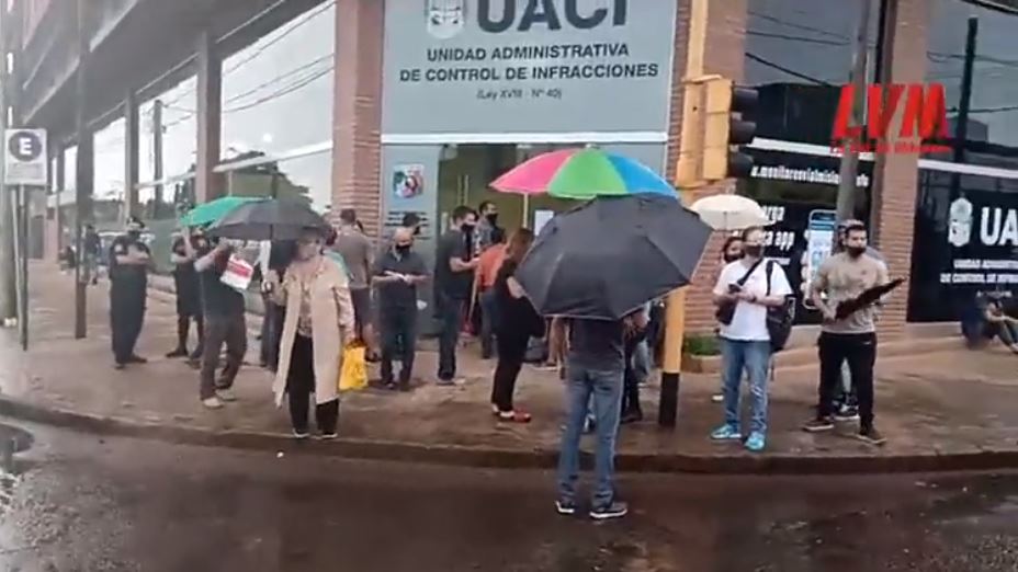 Conductores cortaron la Uruguay y señalan que las fotomultas son ilegales