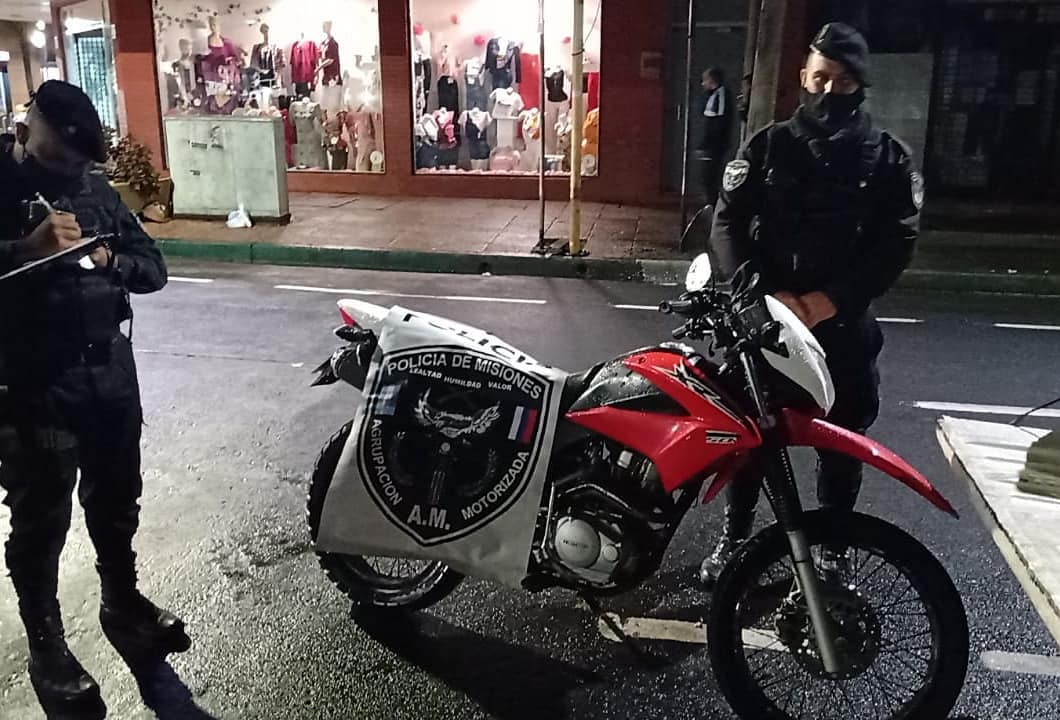 Robaron su moto, la recuperó pero la policía no bajó la captura y lo detuvo