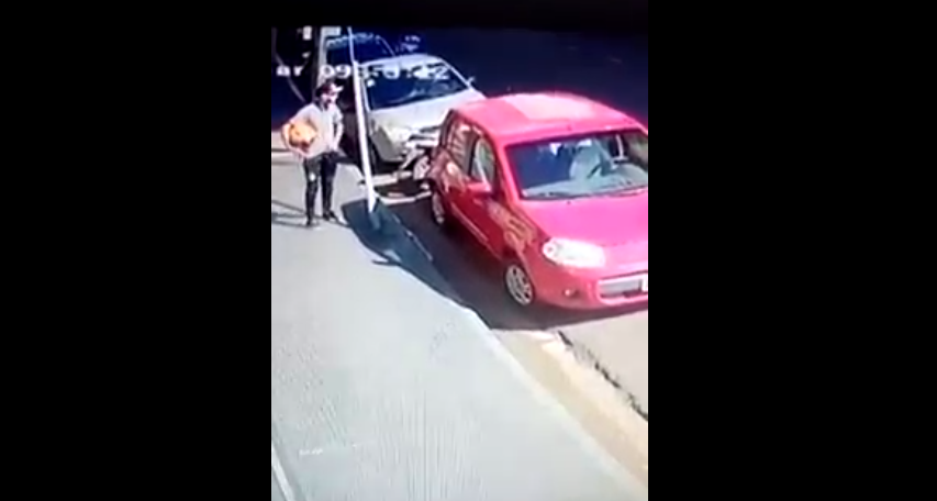 Captan a ladrón llevándose una moto en pleno centro de Posadas