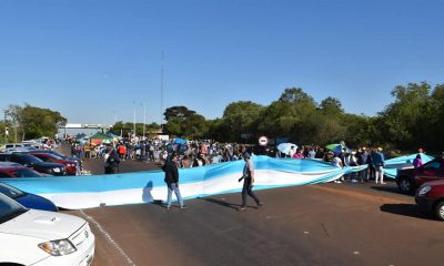 Docentes cortan la ruta 12 a la altura del peaje de Santa Ana