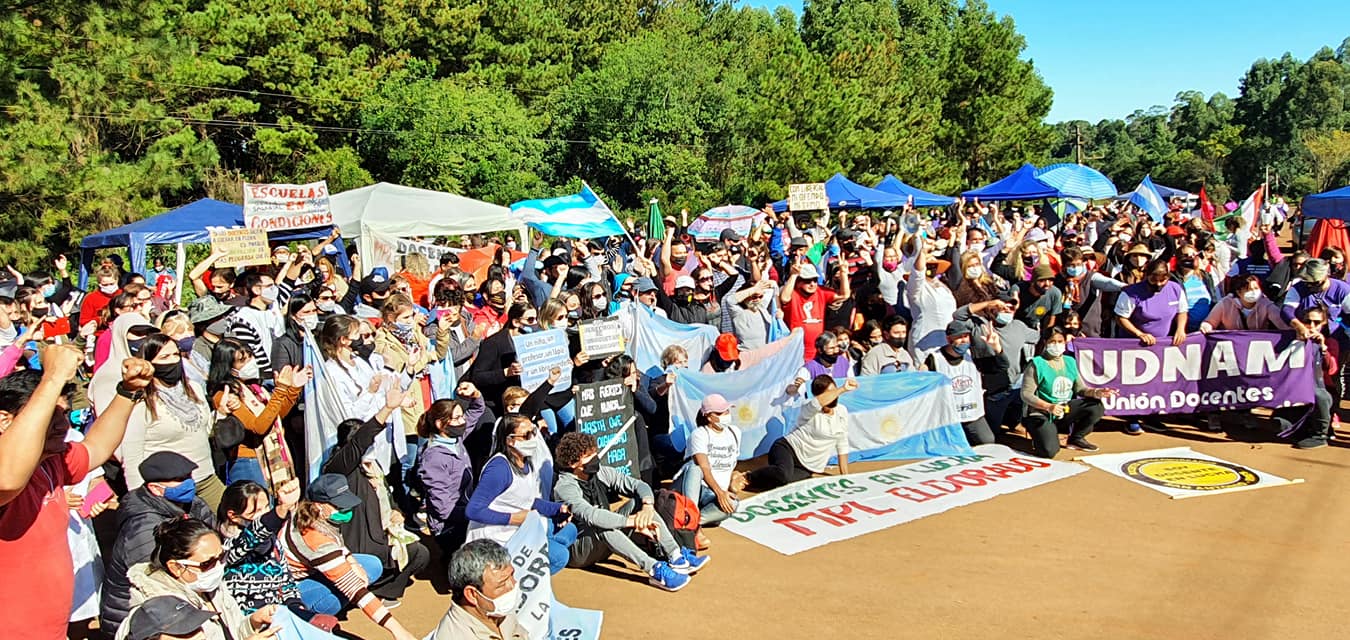 Docentes levantan corte en la ruta 12 y van al diálogo con el gobierno