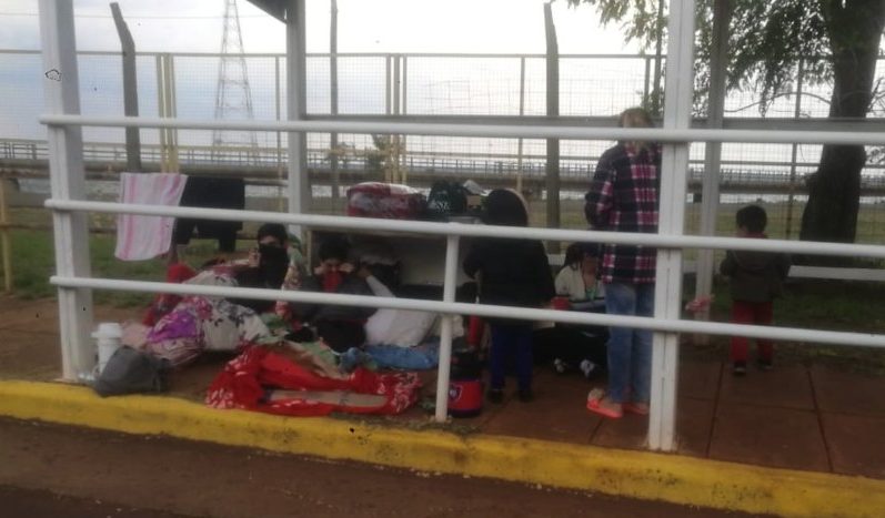 Ingresaron a Misiones las familias varadas en el puente hace 18 días