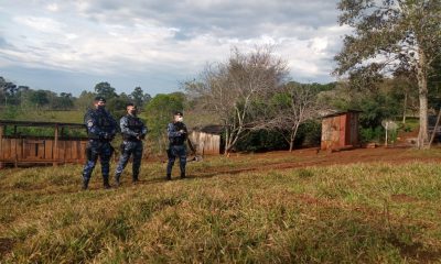 Crimen del tarefero: allanaron la chacra del prófugo y secuestraron un rifle