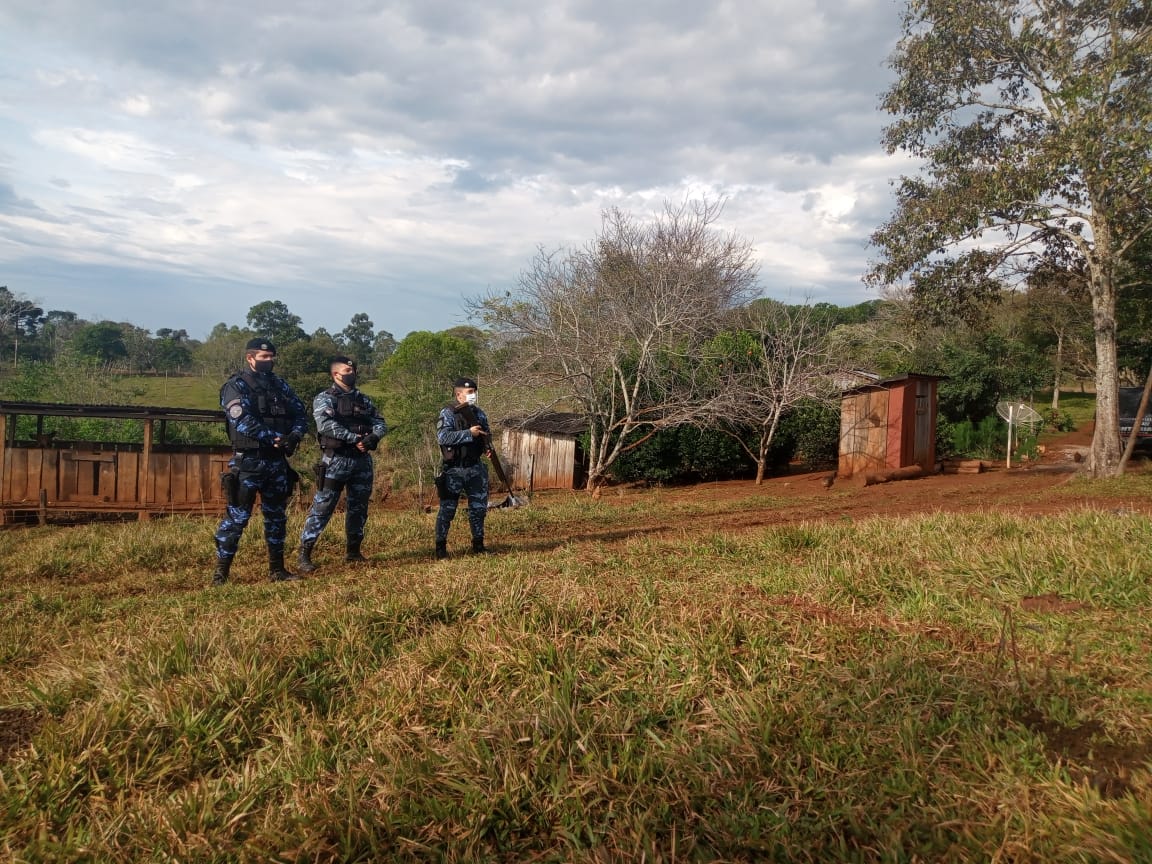 Crimen del tarefero: allanaron la chacra del prófugo y secuestraron un rifle