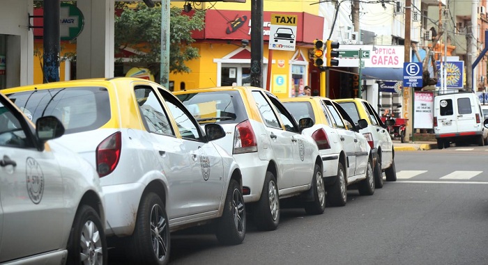 A punta de pistola, secuestraron y robaron a taxista de Posadas