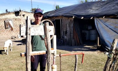 Al morir su mamá, ideó una bomba de agua para cuidar la huerta que tenían juntos