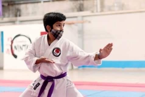 Es campeón argentino de Karate, junta para revalidar su título y viajar al mundial