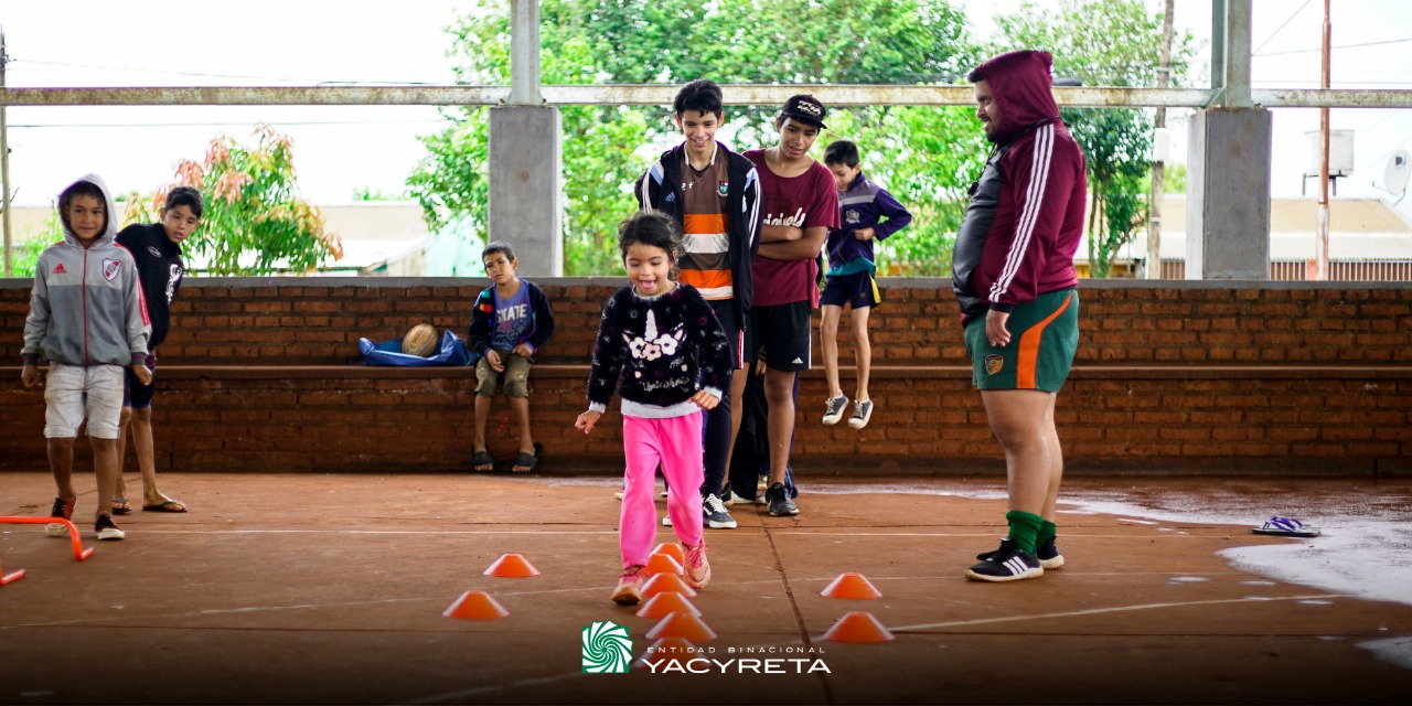 Yacyretá presente en los barrios con el rugby: solidaridad, pertenencia, conducta y salud