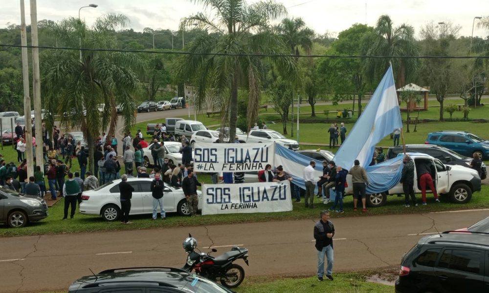 Iguazú se moviliza para exigir la reapertura del puente Tancredo Neves