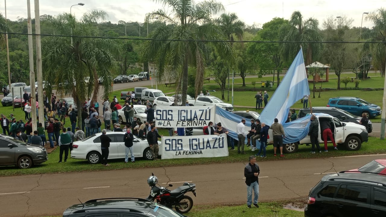 Iguazú se moviliza para exigir la reapertura del puente Tancredo Neves