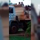 Trasladan a niños de comunidad mbya en un camión de la Muni de Yrigoyen