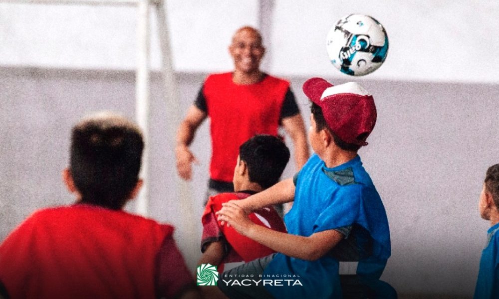 Avanza el programa de Yacyretá: "Clínicas de fútbol para la inclusión social y la promoción de valores”