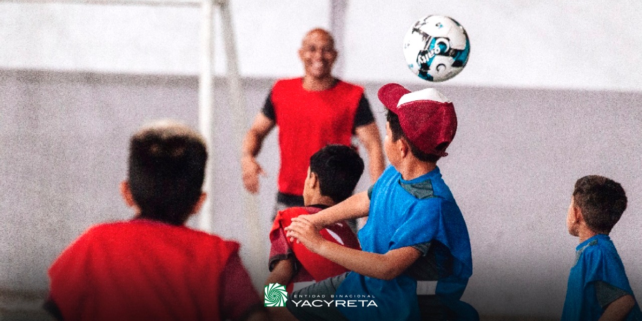 Avanza el programa de Yacyretá: "Clínicas de fútbol para la inclusión social y la promoción de valores”