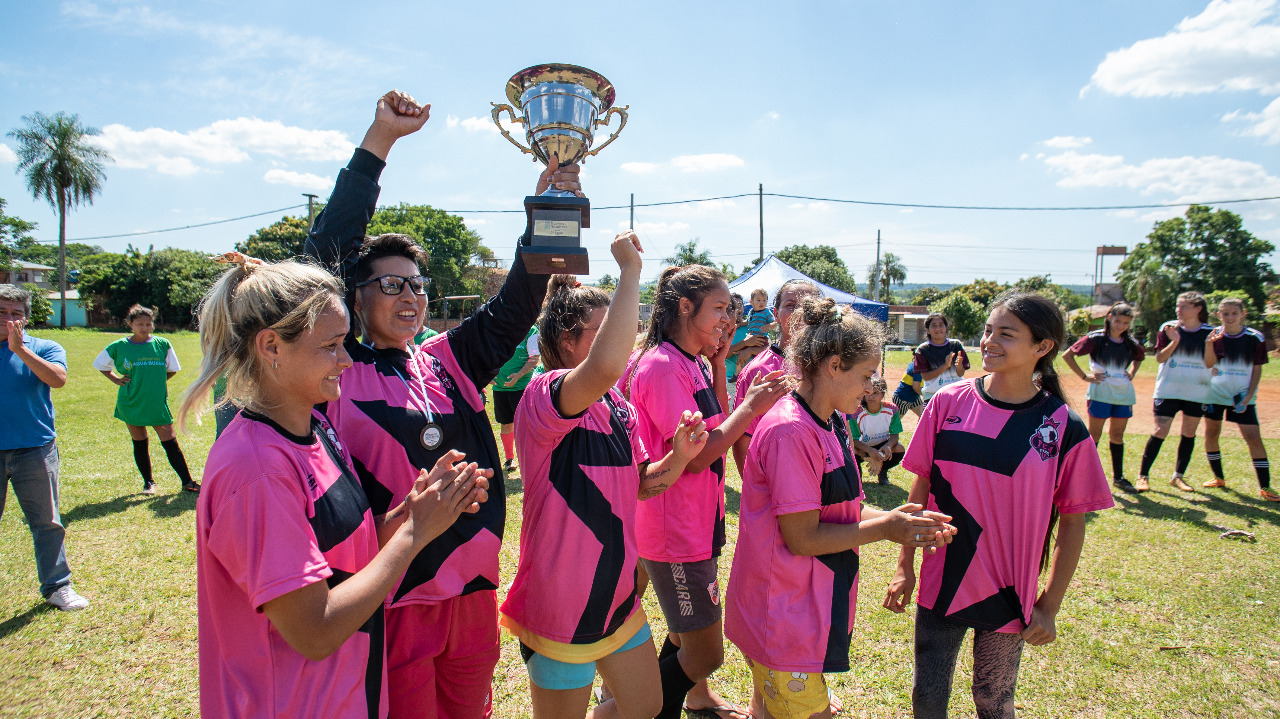 Copa Mujeres Históricas: el fútbol femenino llegó a Caraguatay y Puerto Iguazú
