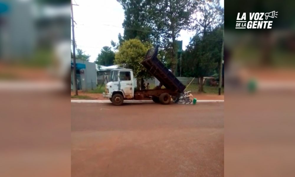 Santa Ana: la comuna arrojó basura en su barrio, la juntó y la tiró en la Muni