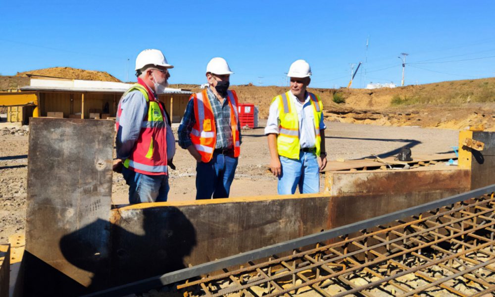 El Director Ejecutivo y autoridades de la EBY evaluaron avances en la Obra de Maquinización del Brazo Aña Cuá