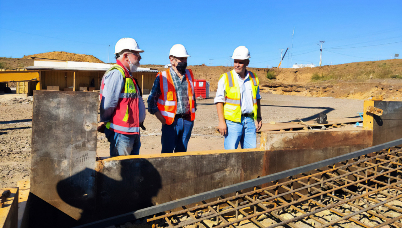 El Director Ejecutivo y autoridades de la EBY evaluaron avances en la Obra de Maquinización del Brazo Aña Cuá