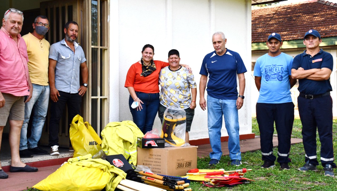 Yacyretá continúa brindando apoyo a los bomberos de Corrientes que combaten los incendios que azotan la provincia