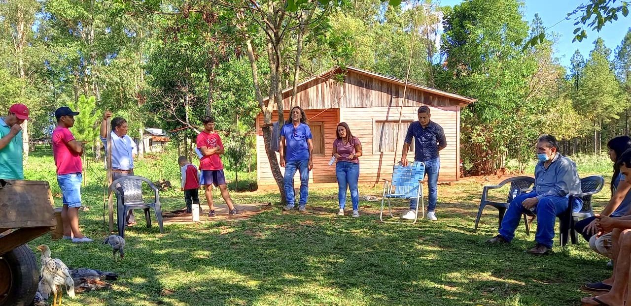 San Vicente: respaldan derechos de familias sobre lotes del Paraje El Barreyro en reunión con directora de Tierras y diputado de TTT