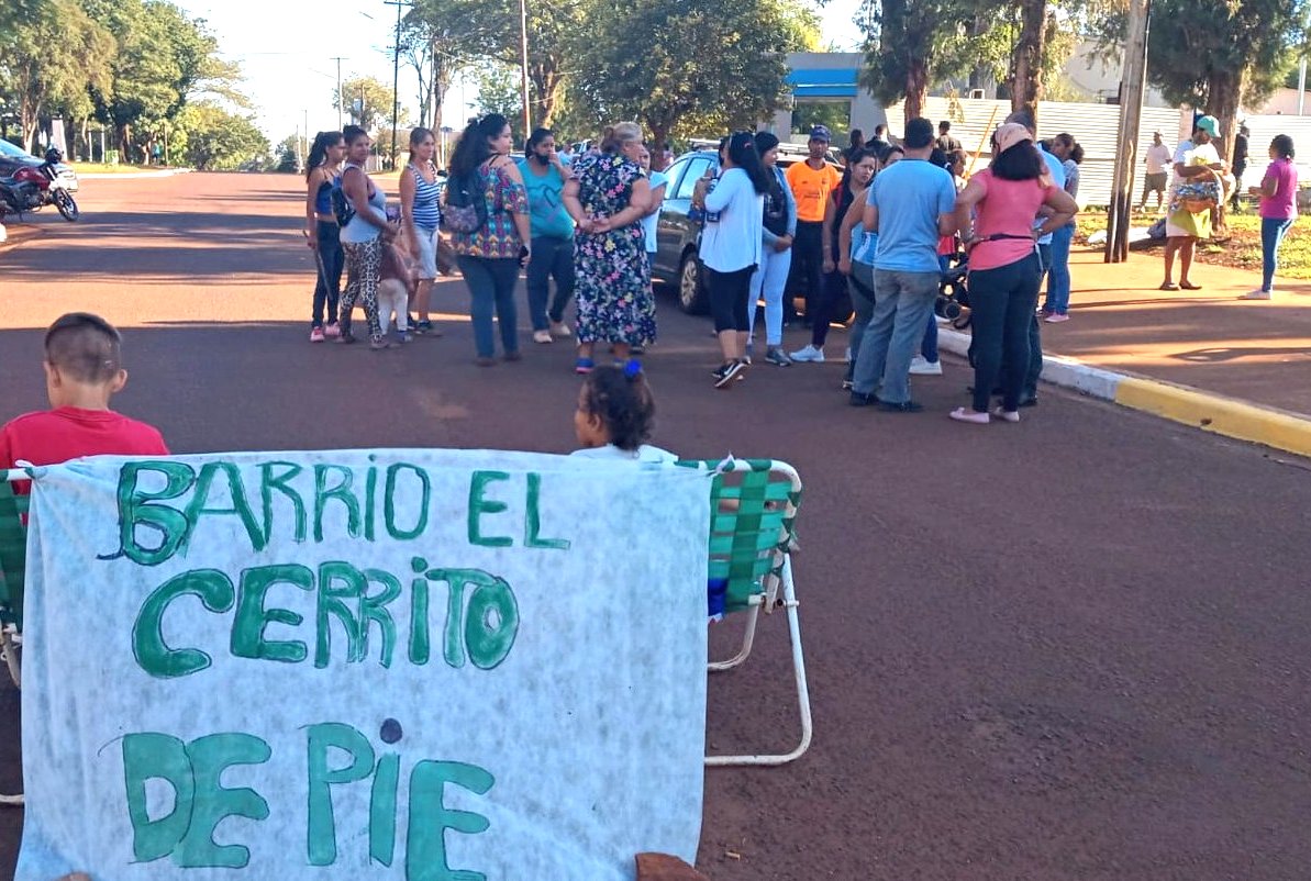 Santa Ana: en reclamo por agua potable familias de varios barrios se unieron y marcharon hasta el municipio