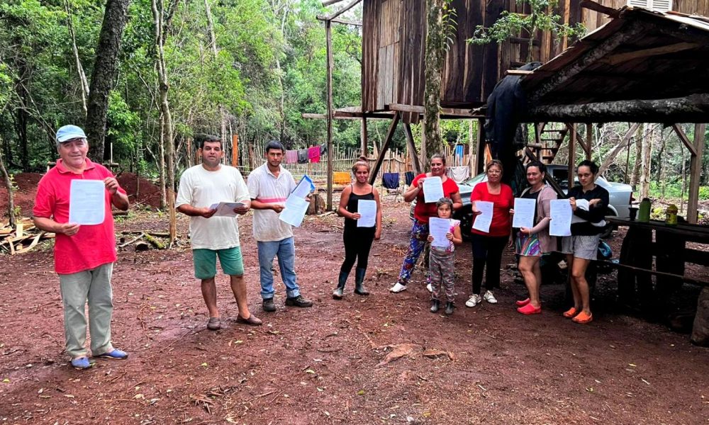 Más de 30 familias que producen alimentos reclaman un puente y tendido eléctrico para su barrio El Cruce, de Santa Ana