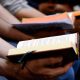 Sancionan Ley del extitular del IFAI para celebrar el Mes de la Biblia