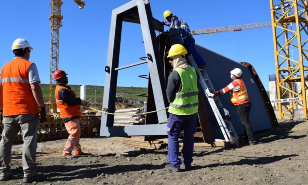 El Director Ejecutivo y autoridades de la EBY presenciaron el inicio de montaje de las piezas electromecánicas en Aña Cuá