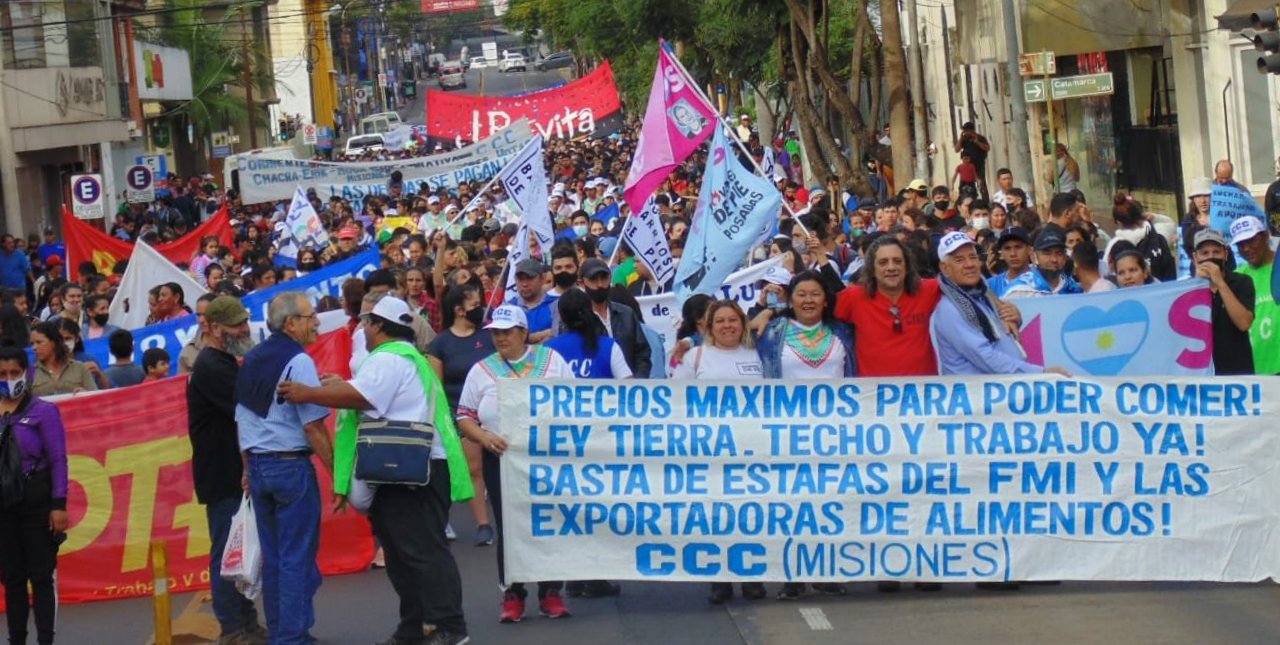 Masiva movilización de organizaciones y gremios en repudio de persecución judicial contra movimientos populares