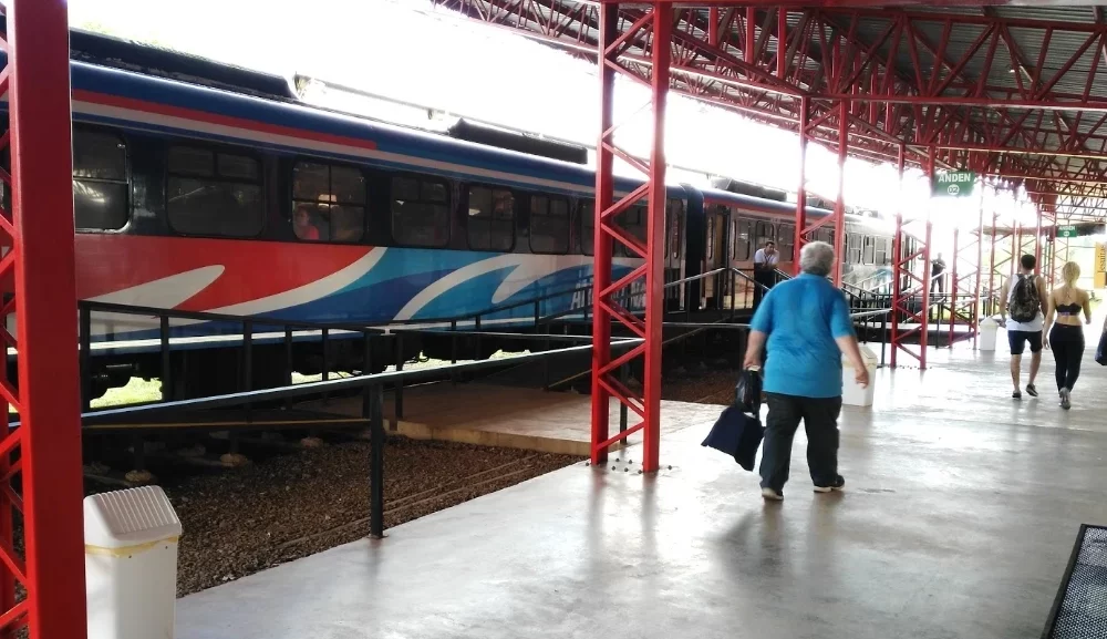 Suspenden tren para volver a Posadas por doble cobro de pasaje en Encarnación