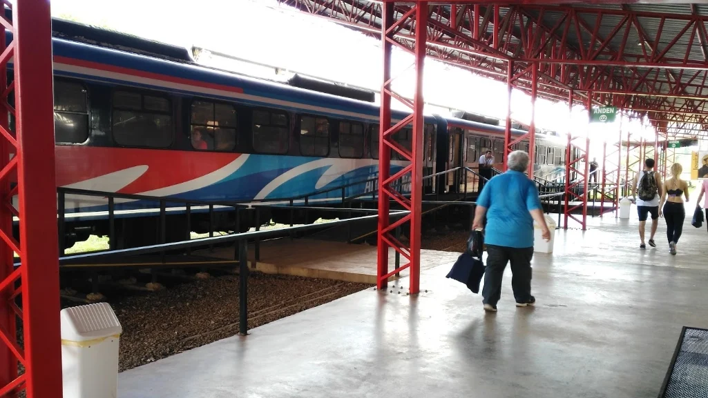 Suspenden tren para volver a Posadas por doble cobro de pasaje en Encarnación