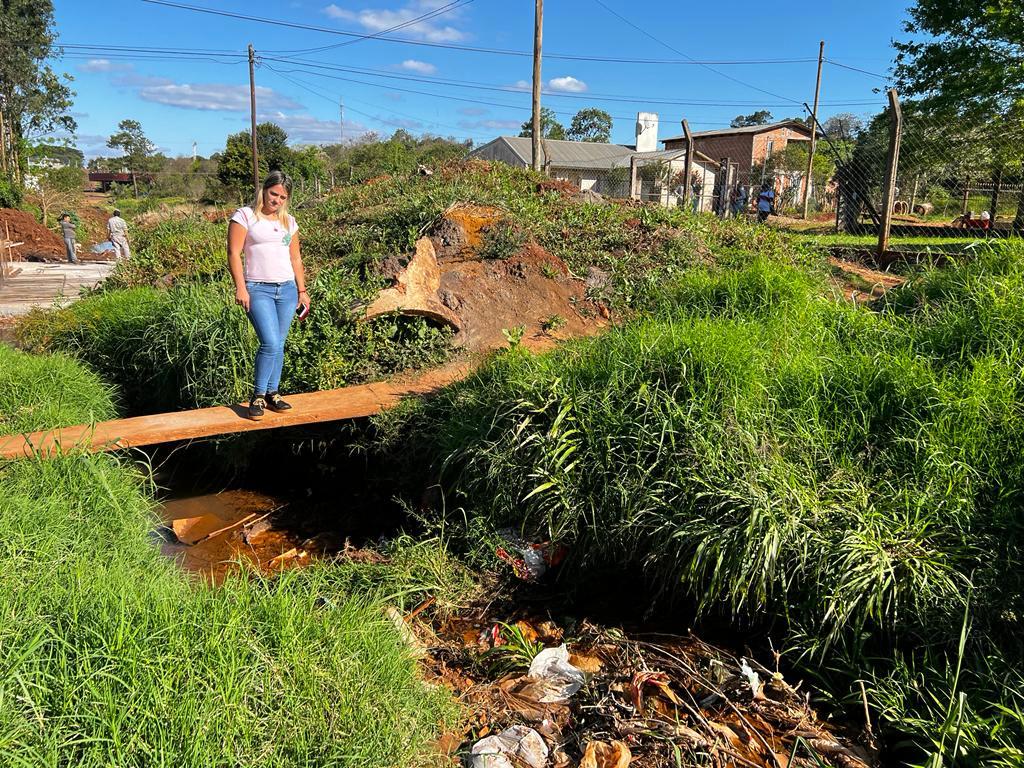 Aristóbulo: familias del barrio Milagros reclaman hace casi tres años la construcción de un puente