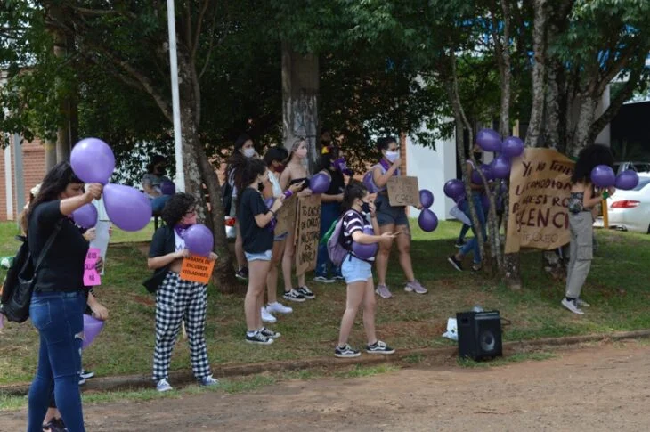 Imputado por violación se presenta como DJ en un bar de Jardín América