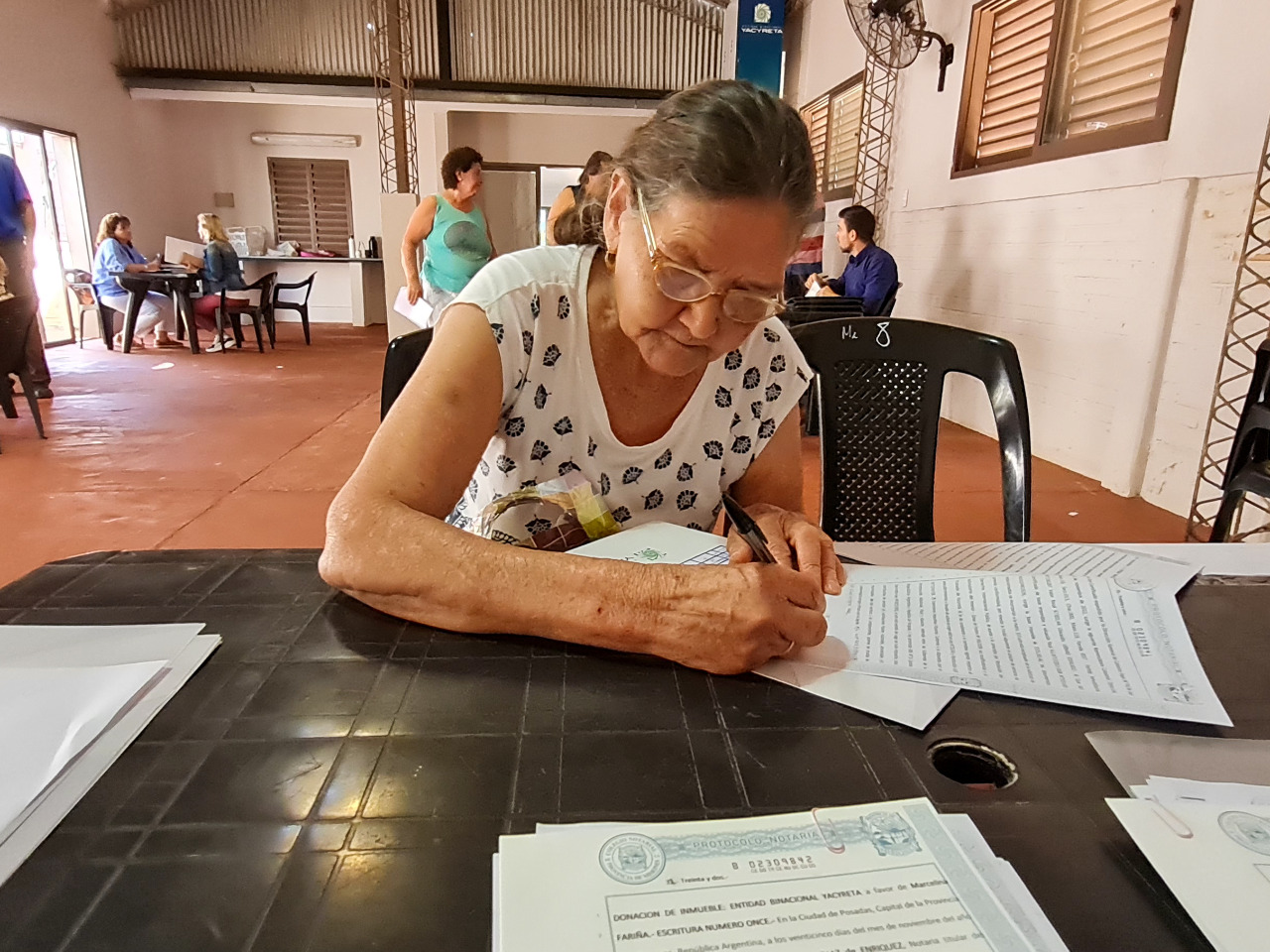 EBY realizó la firma de escrituras en barrio San Isidro