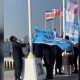 Hinchas argentinos en Qatar bajan bandera de Inglaterra e izan una de Malvinas