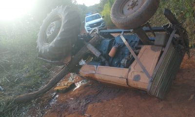 Murió aplastado al volcar un tractor en Puerto Esperanza