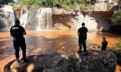 Buscan cuerpo de turista que se ahogó tras arrojarse del Salto Golondrina