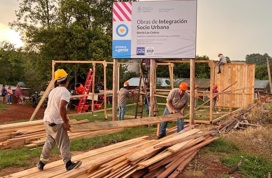 Jardín América: obras gestionadas por Movimiento Evita garantizan instalaciones eléctricas y de agua en barrio Los Cedros