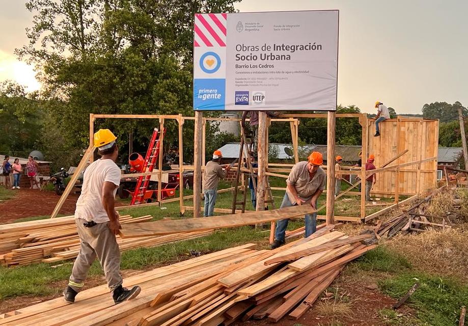 Jardín América: obras gestionadas por Movimiento Evita garantizan instalaciones eléctricas y de agua en barrio Los Cedros