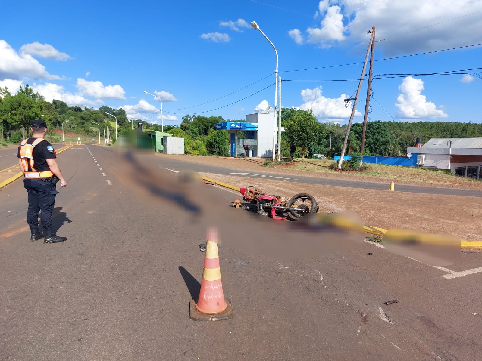 Iba en moto por ruta costera 2 y lo atropelló un camión que venía por la 221