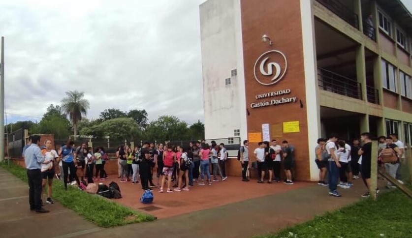 Paro de alumnos de la UGD Eldorado: “Pagamos por algo que no nos brindan”