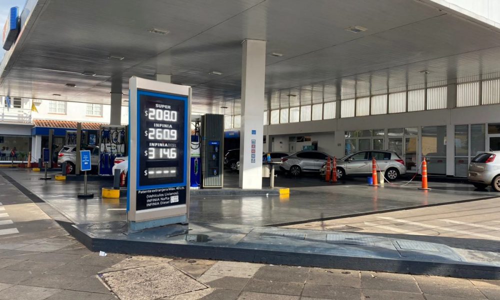 Desde hoy, llenar el tanque de un auto en la YPF cuesta más de $10.000