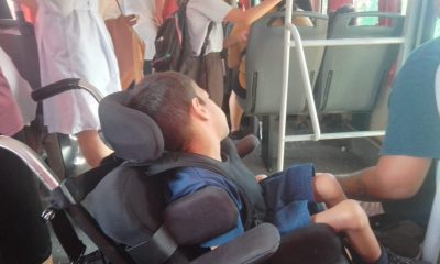 Niño con discapacidad viaja a diario al hospital y “los coles no tienen rampa”