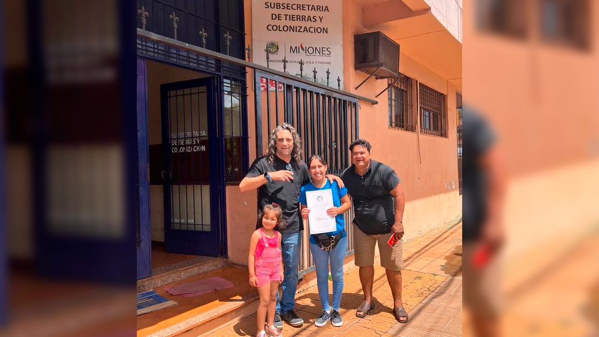 Subsecretaría de Tierras otorgó permiso de ocupación a cooperativa de Azara que produce alimentos